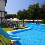 комплекс Hunter's Апартхотел Шкорпиловци