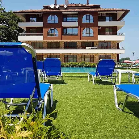Complex Hunter's Aparthotel *
