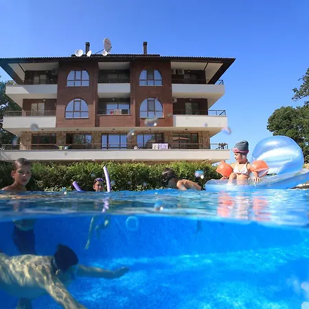 Hotel de apartamente Complex Hunter's Școrpilovți